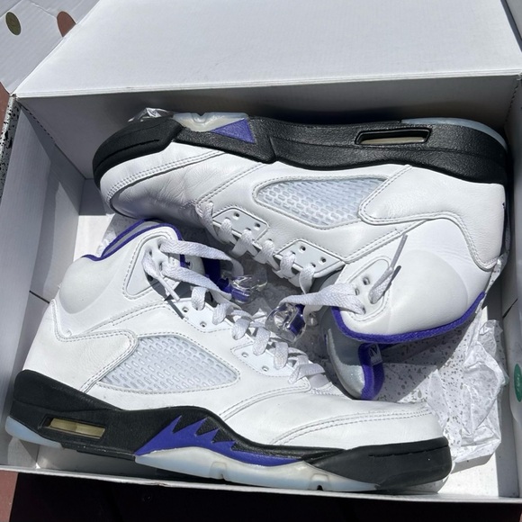 These shoes are like new with box. Used 3 times in great condition. - Picture 4 of 6